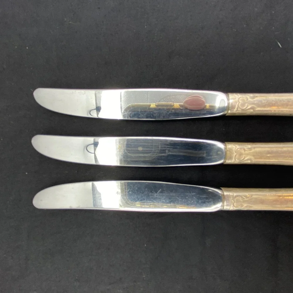 Vintage 6.25in Dinner Knives 3pc Silver Gold Ornate Scroll Flatware Replacement